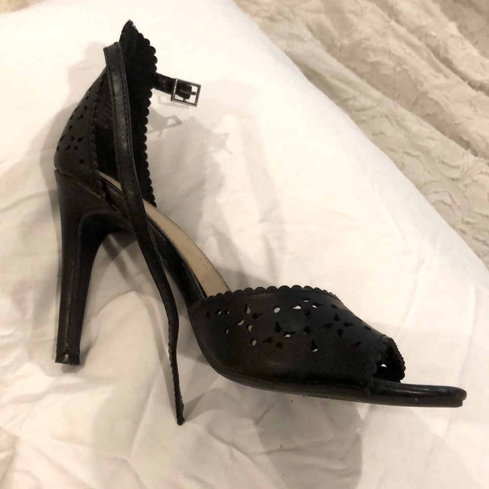 Strappy black heel